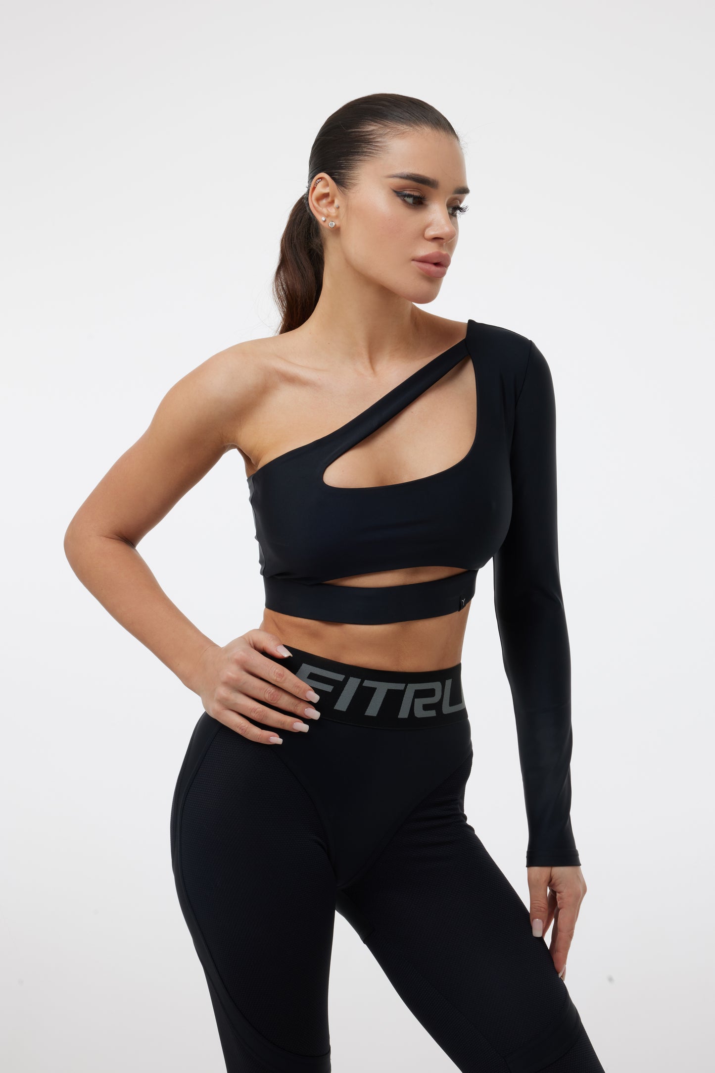 Sportinis topas vienos rankovės „Black“