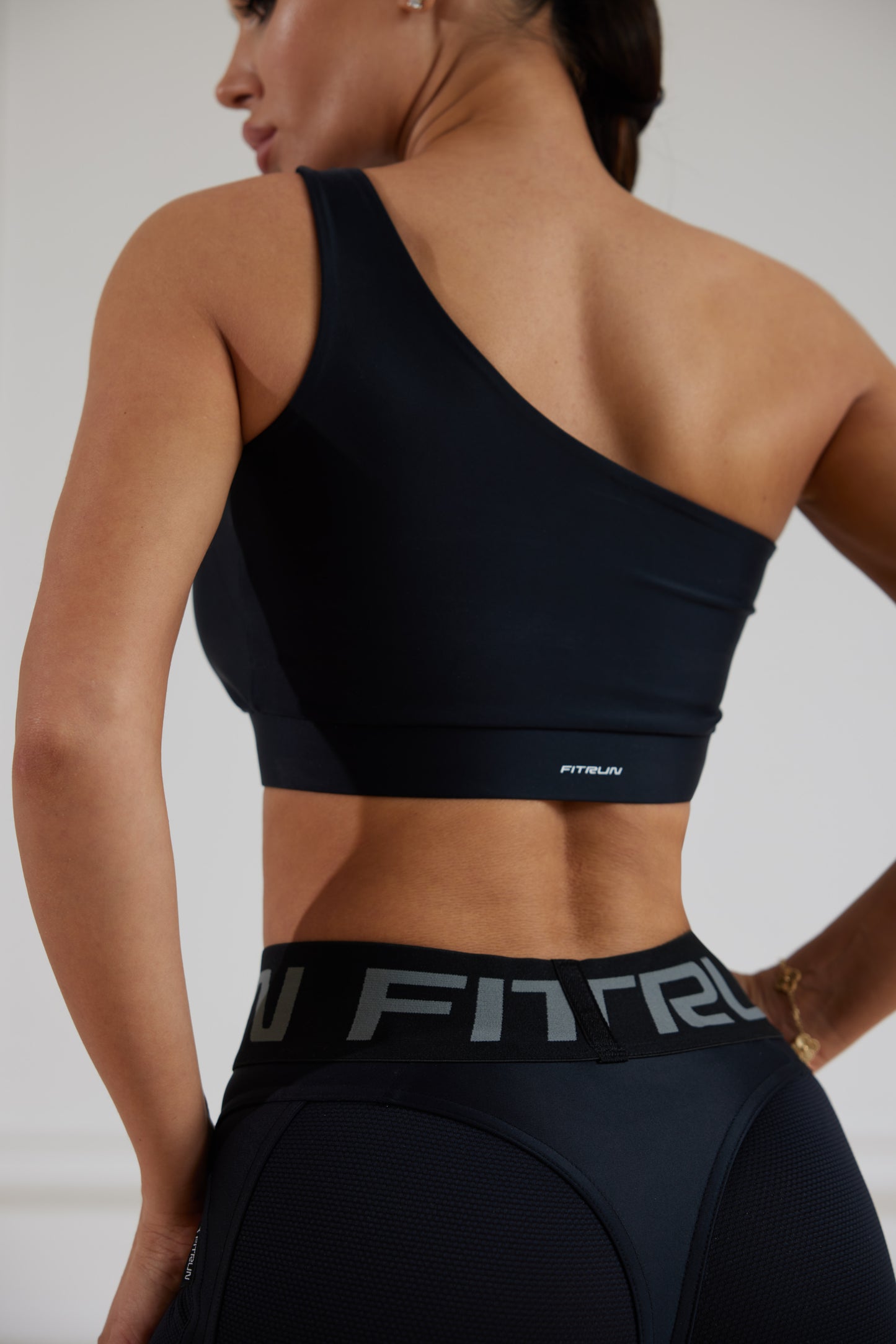 Sportinis topas „Racy Total Black"