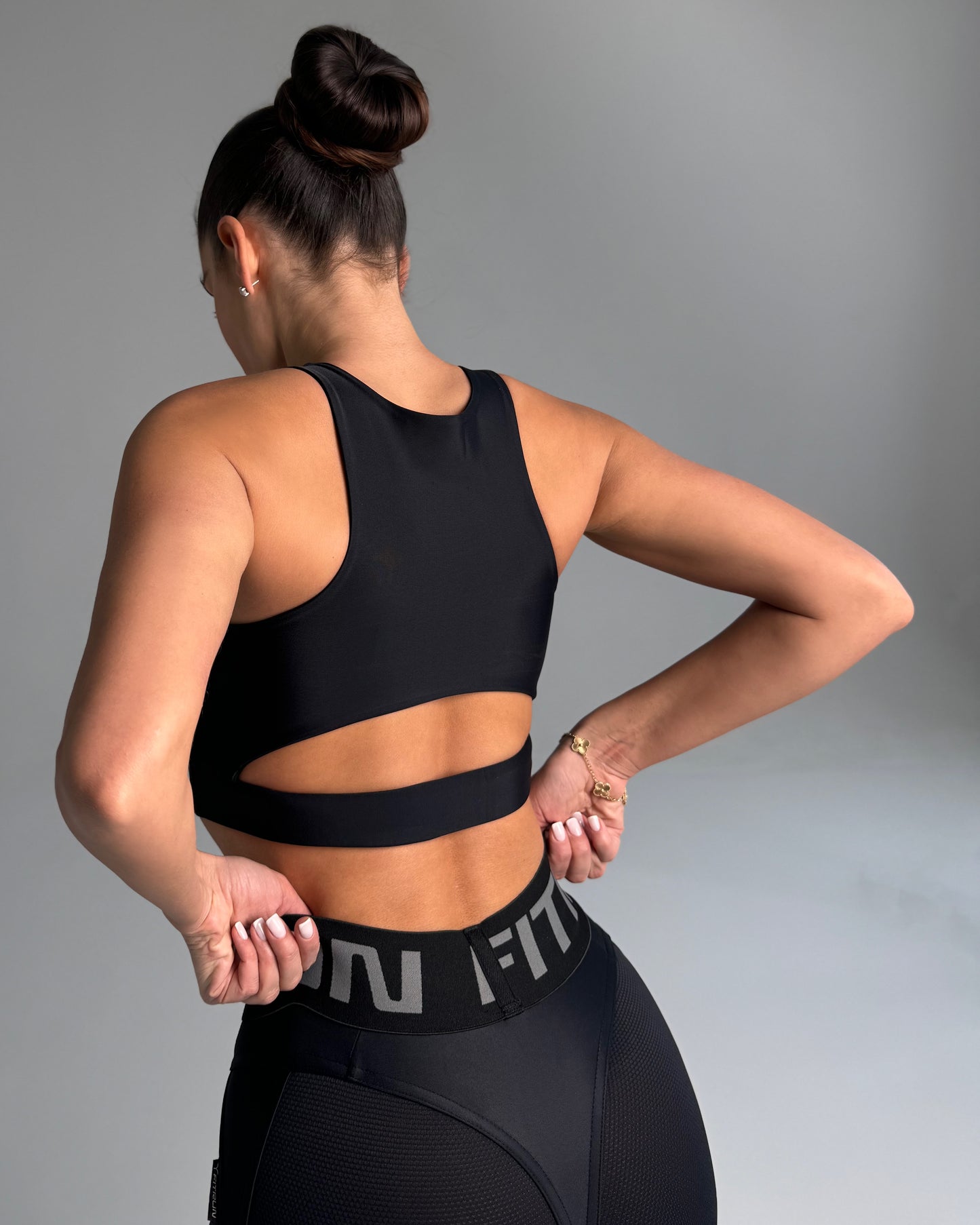 Sportinis topas „Sculpt Olive“