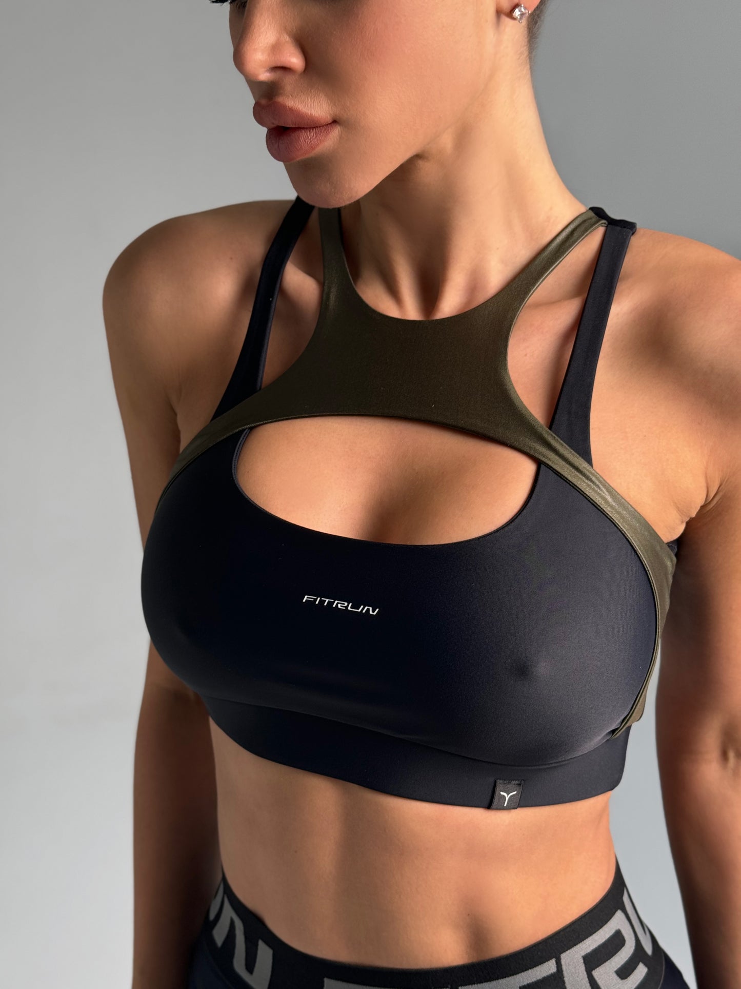 Sportinis topas „Sculpt Olive“