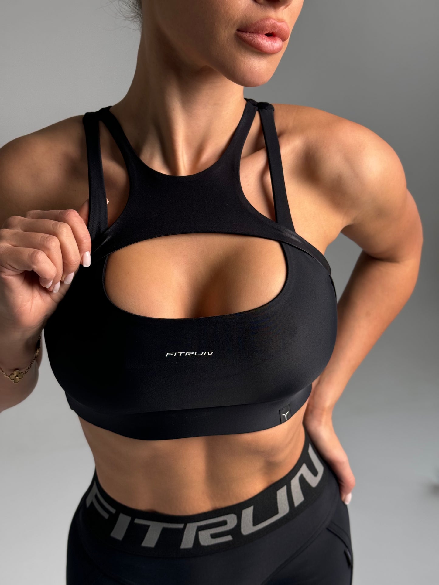 Sportinis topas „Sculpt Black"